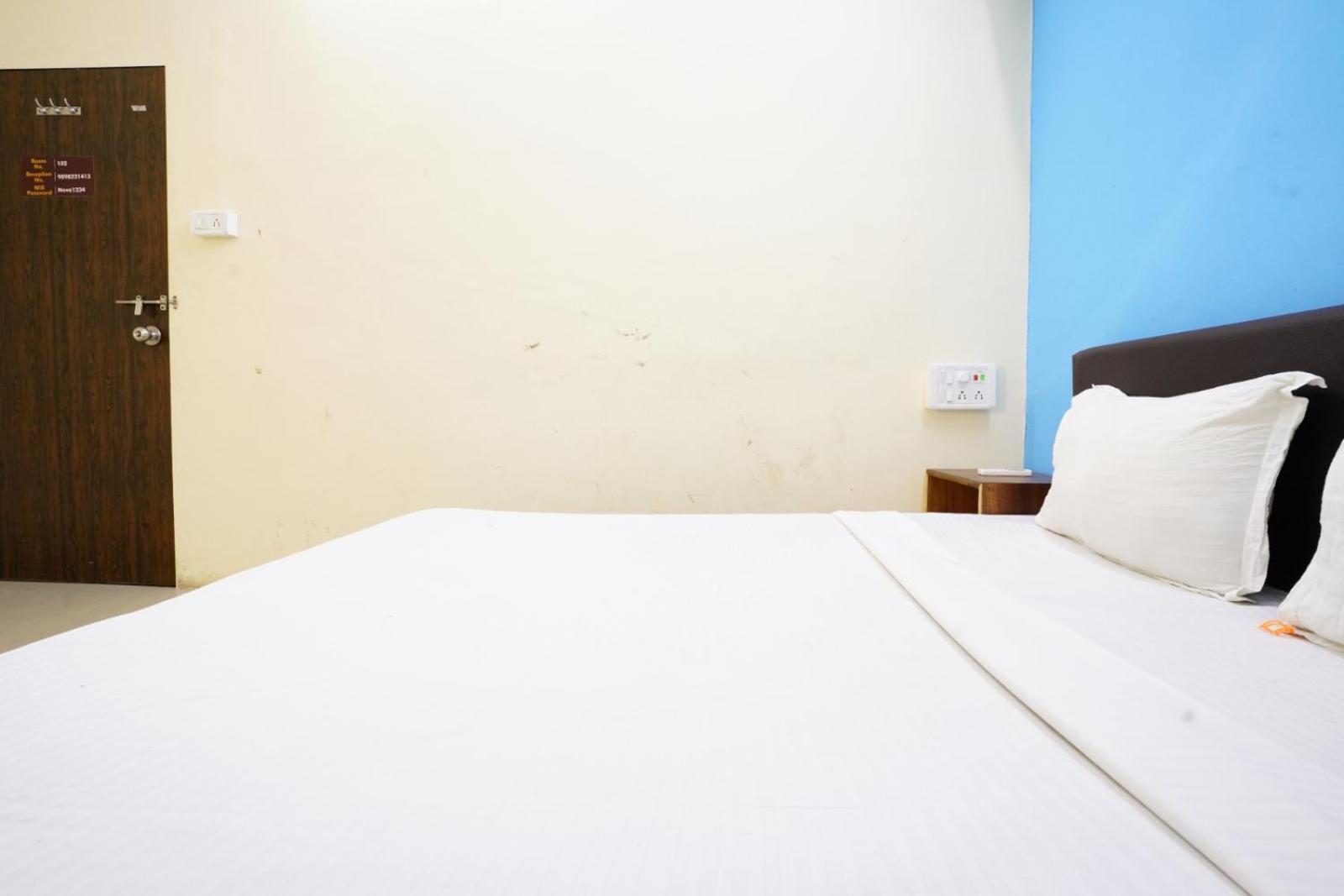 Hotel Nova Rooms Atlanta Shopping Surat Exterior photo